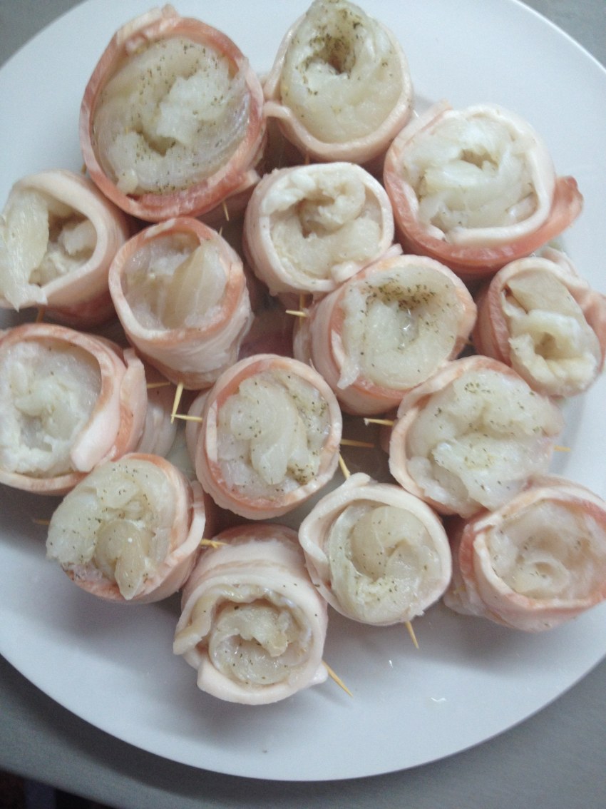 Рулет из соленого сала