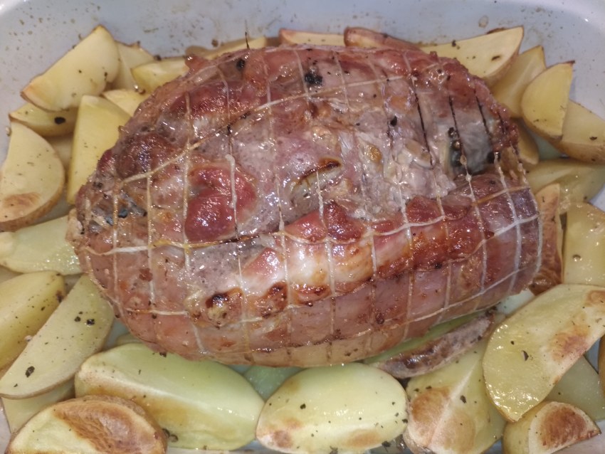 Куриные голени с овощами в духовке