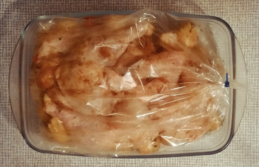 Мясо куском в рукаве с картошкой