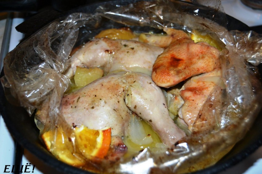 Курица запеченная с ананасами в духовке