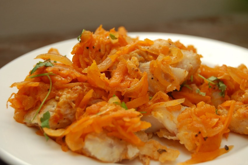 Минтай в духовке с морковью и луком