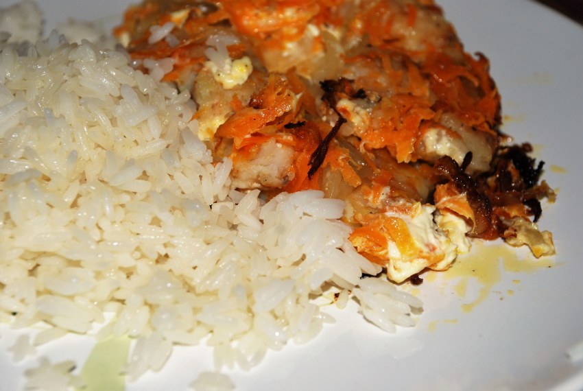 Минтай тушеный с морковью