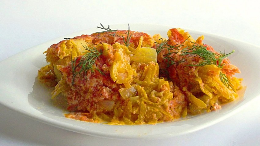 Минтай тушеный с овощами