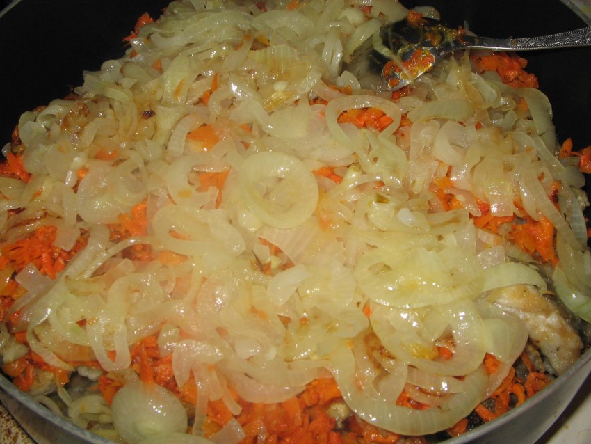 Минтай тушеный с овощами