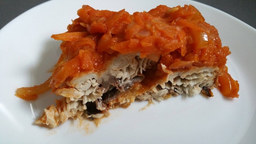 Рыба с морковью и луком