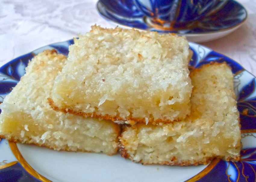Кокосовый пирог с кокосовой стружкой