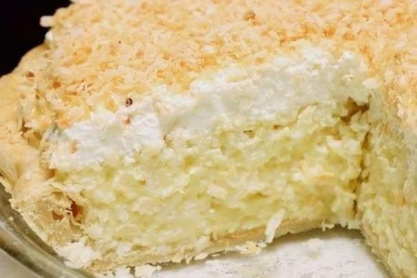 Пирог с кокосовой стружкой и сливками