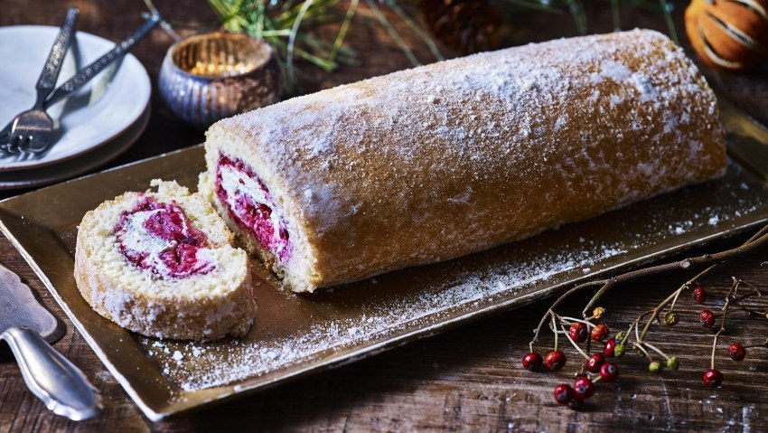 Меренговый рулет со сливками