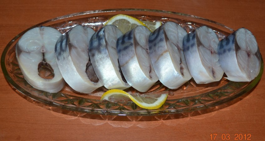 Скумбрия соленая с луком
