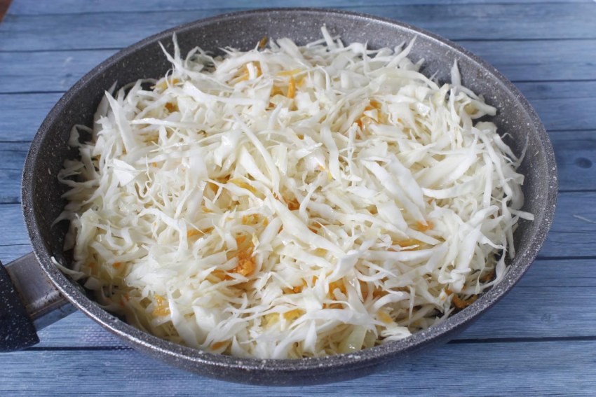 Тушеная капуста с индейкой