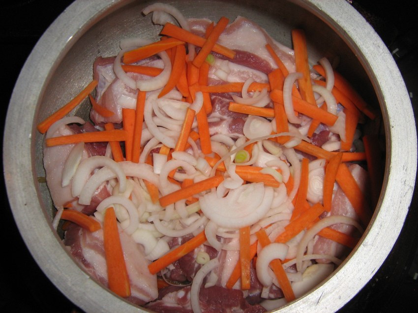Утка тушеная с овощами