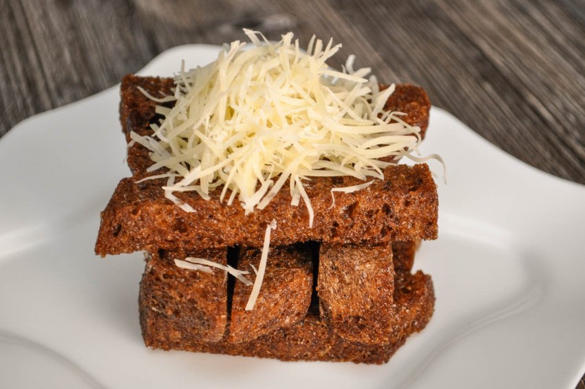 Чесночные гренки с сыром