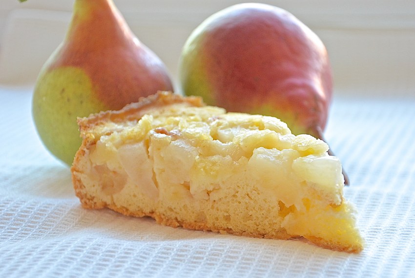 Шарлотка с грушами