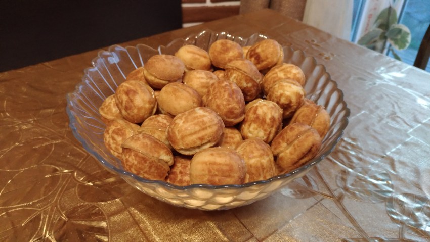 Пирожные орешки со сгущенкой