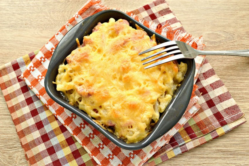 Запеканка из макарон с сосисками