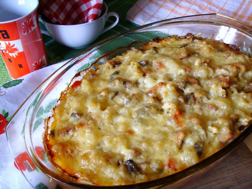 Запеканка из макарон с колбасой