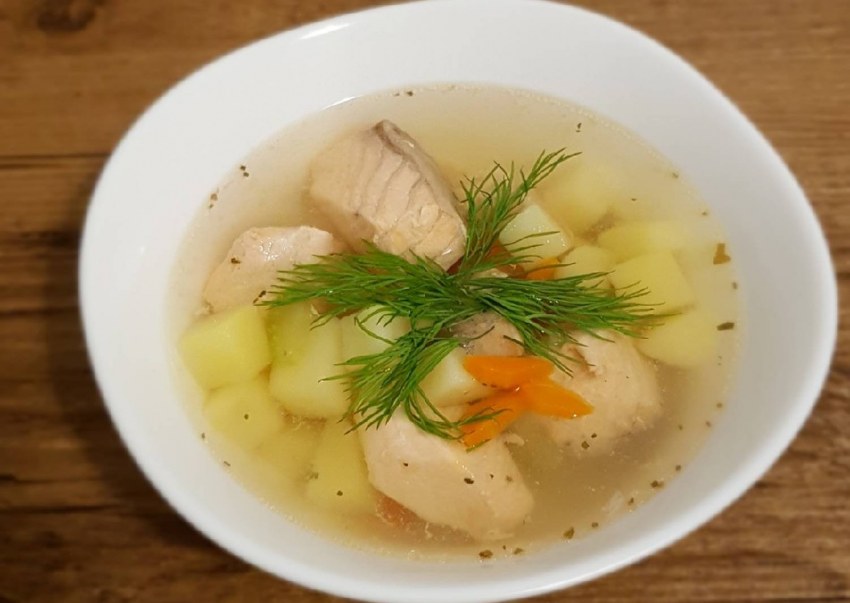 Уха с семгой
