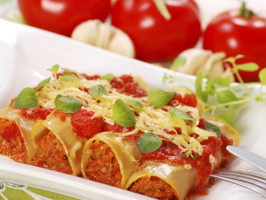 Каннеллони, фаршированные творогом и шпинатом