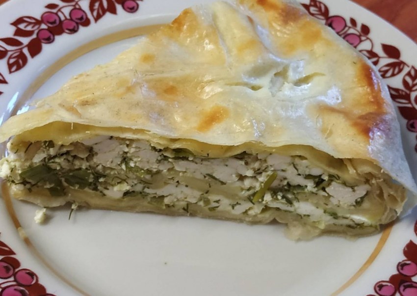 Арабский пирожок с мясом и яйцом