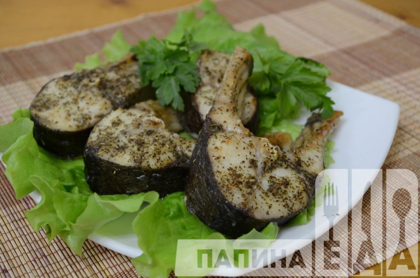Рыба с овощами на сковороде