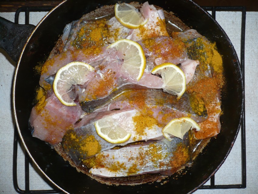 Карп запечённый в духовке с овощами