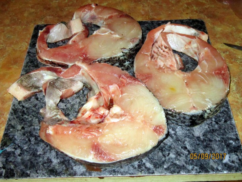Рыба под овощами