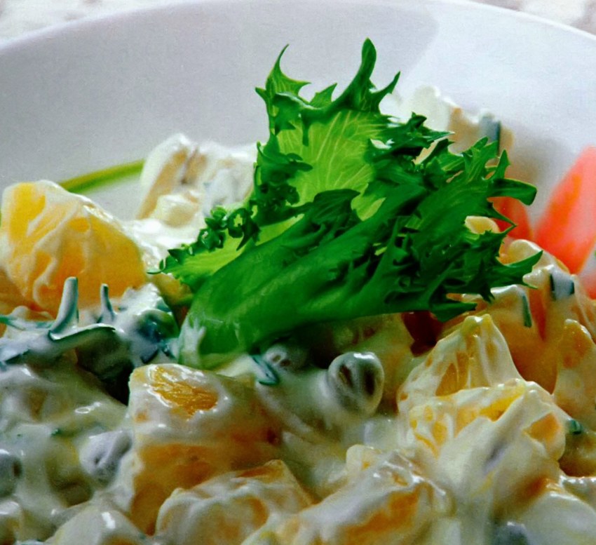 Салат Прага с курицей и черносливом