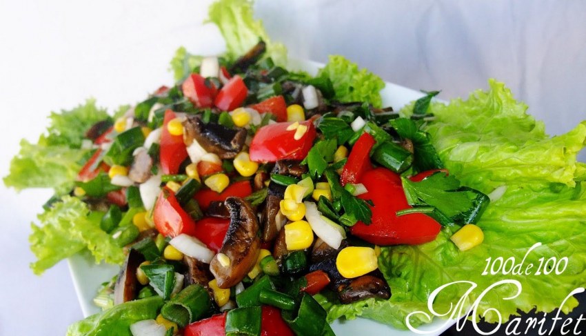 Салат с грецким орехом и черносливом с куриным филе