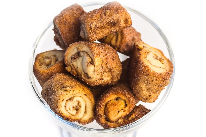 Рулетики с орехами и корицей