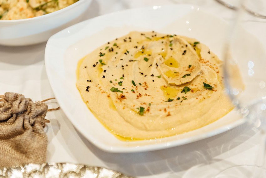 Оливки с хумусом