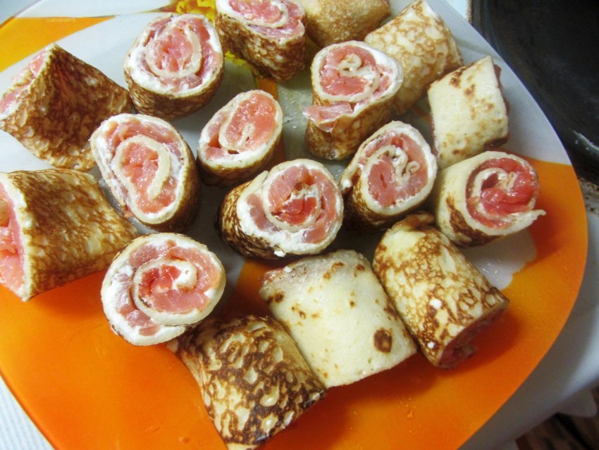Блины с семгой и сливочным сыром