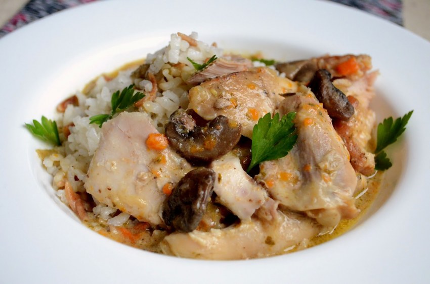 Курица с овощами под сливочным соусом