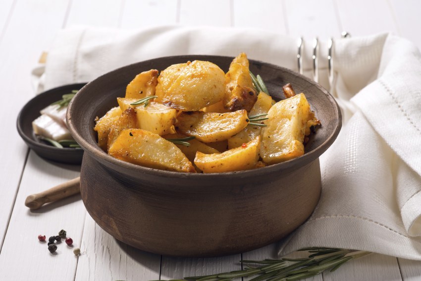 Мясо в горшочках с картошкой