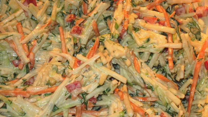 Салат с кольраби и морковью