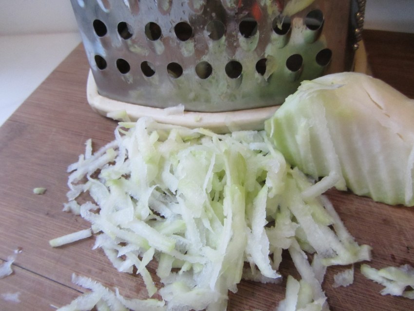 Салат из кольраби капусты свежей