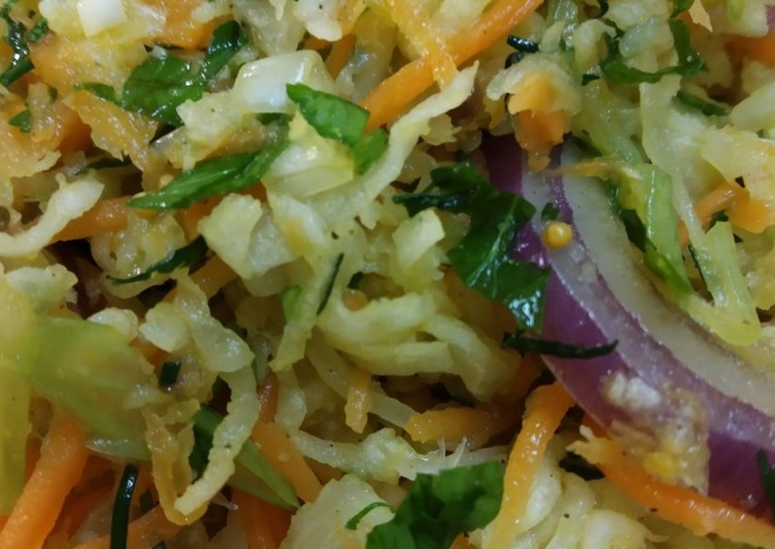 Салат с сельдереем ананасом и куриным филе