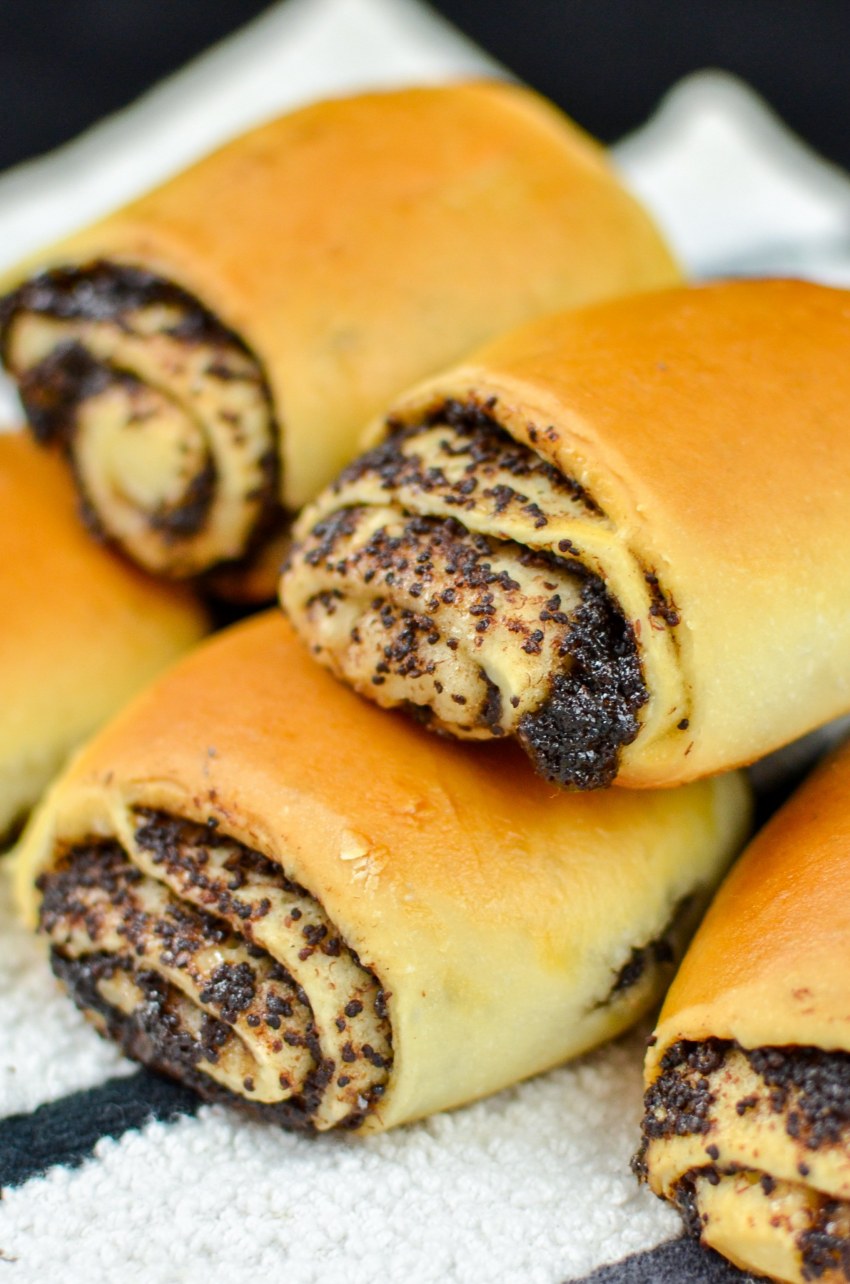 Булочка с маком