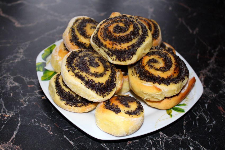 Сдобные булочки с маком