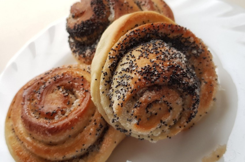 Сдобный рулет с маком