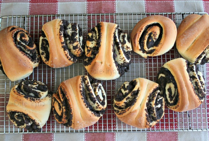 Булочки с маком и корицей