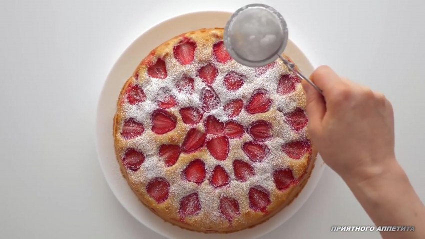 Клубничная шарлотка Татьяны Литвиновой