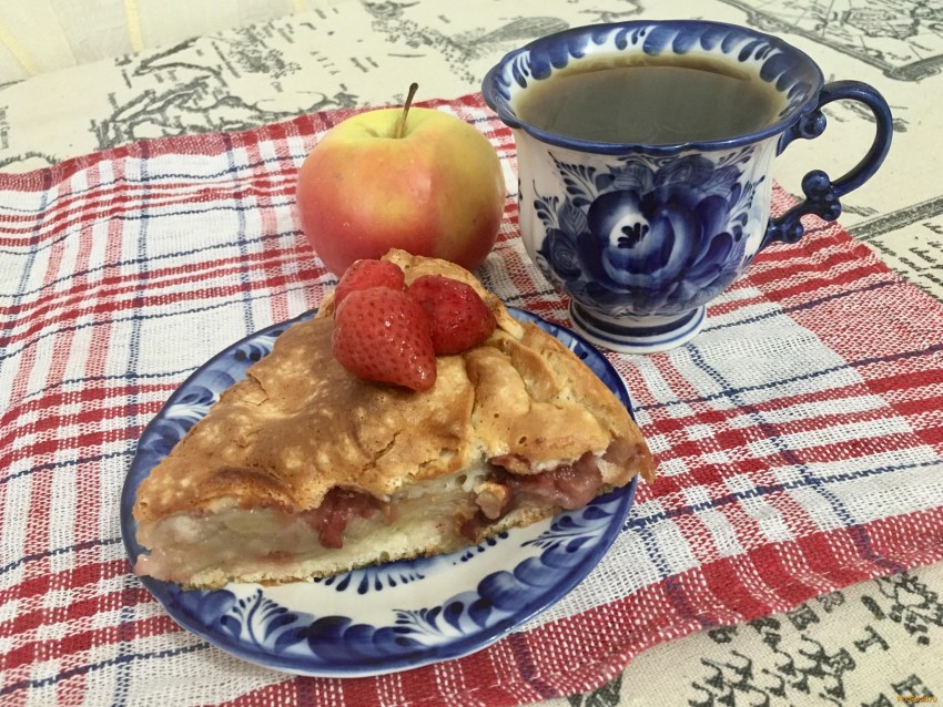 Клубничный пирог шарлотка