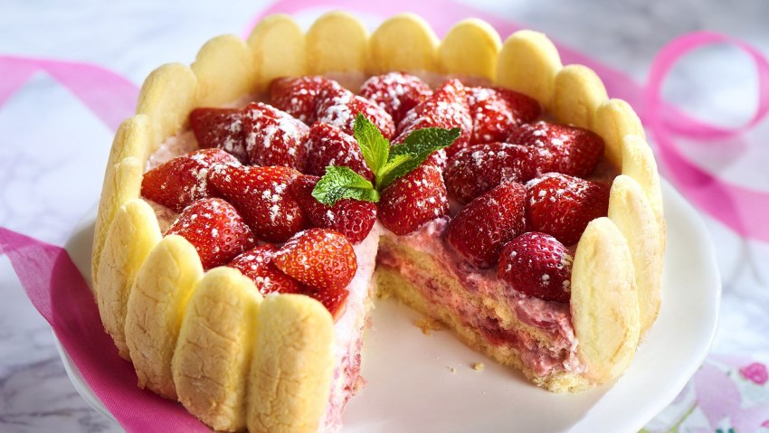 Шарлотка с савоярди