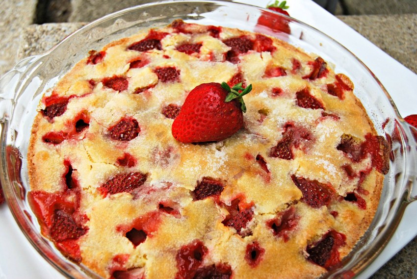 Шарлотка из клубники