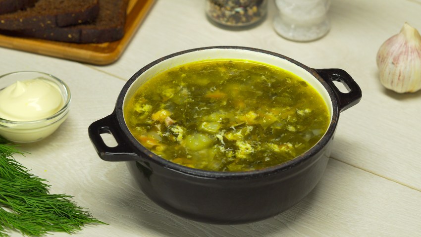 Щавелевый суп с яйцом и мясом