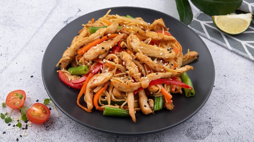 Удон с курицей кунжутом