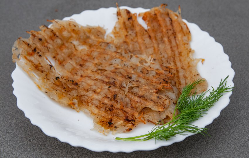 Драники с ветчиной, сыром и зеленью