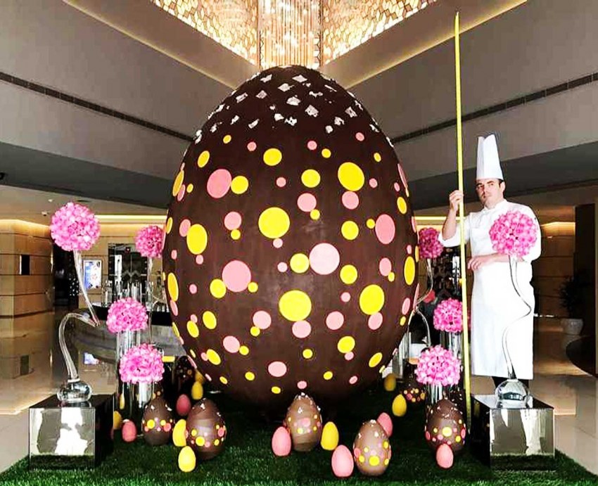 Человек с самыми большими яйцами