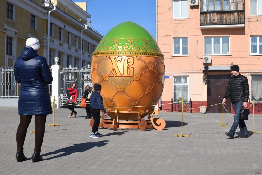 Самое большое пасхальное яйцо из шоколада