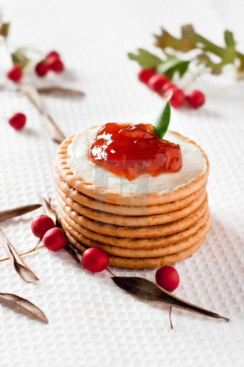 Рогалики с клубникой
